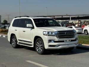 🚘Toyota Land Cruiser URJ202 | White | 2020 | Petrol V8 | Black